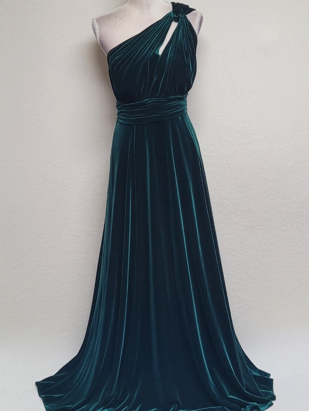 Azazie Rare Charlize Emerald Green Velvet A-line Keyhole One-Shoulder Maxi Dress - Picture 2 of 11